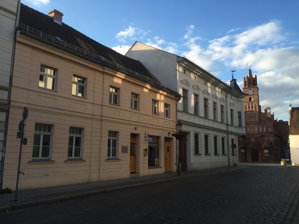 Rathaus-Pension 1685 Бранденбург Экстерьер фото